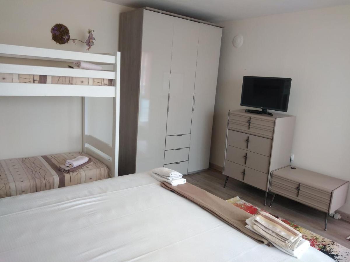 Къща За Гости Синьо Лято Pomorie Exterior foto